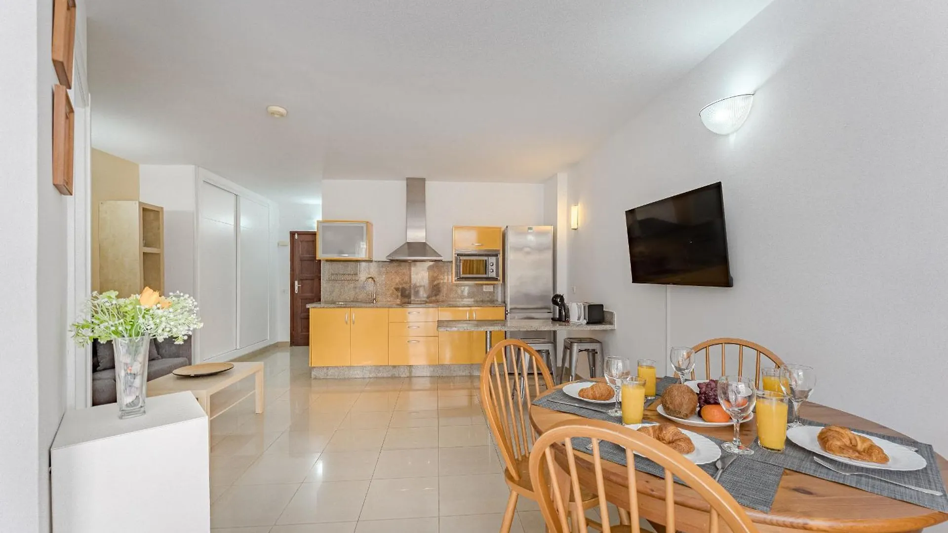 Just 2Min To Beach Loscristianos Los Cristianos  Spagna