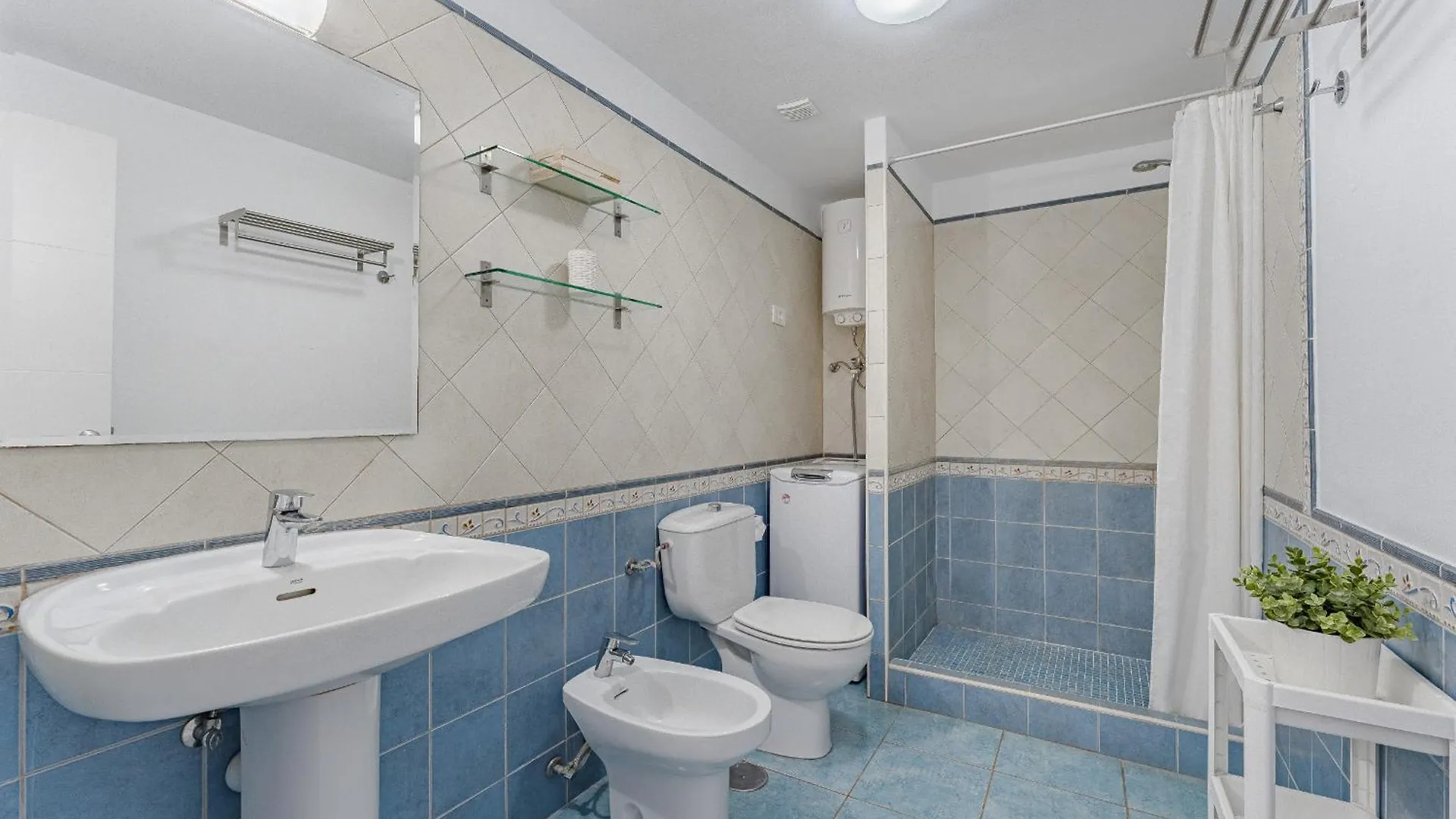 Apartment Just 2Min To Beach Loscristianos Los Cristianos  Spanien